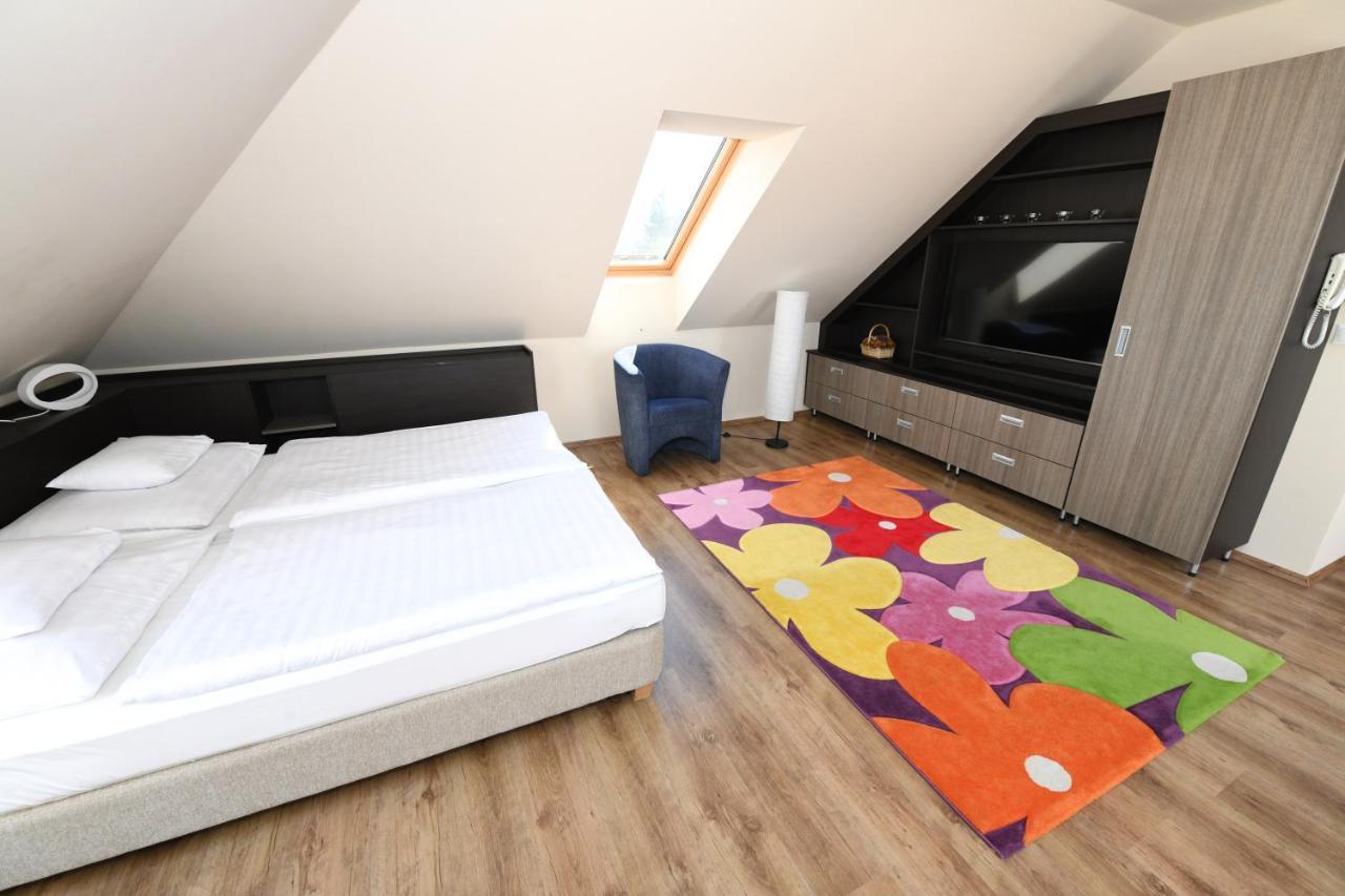 Ezuesthid Hotel Veszprém Exteriér fotografie