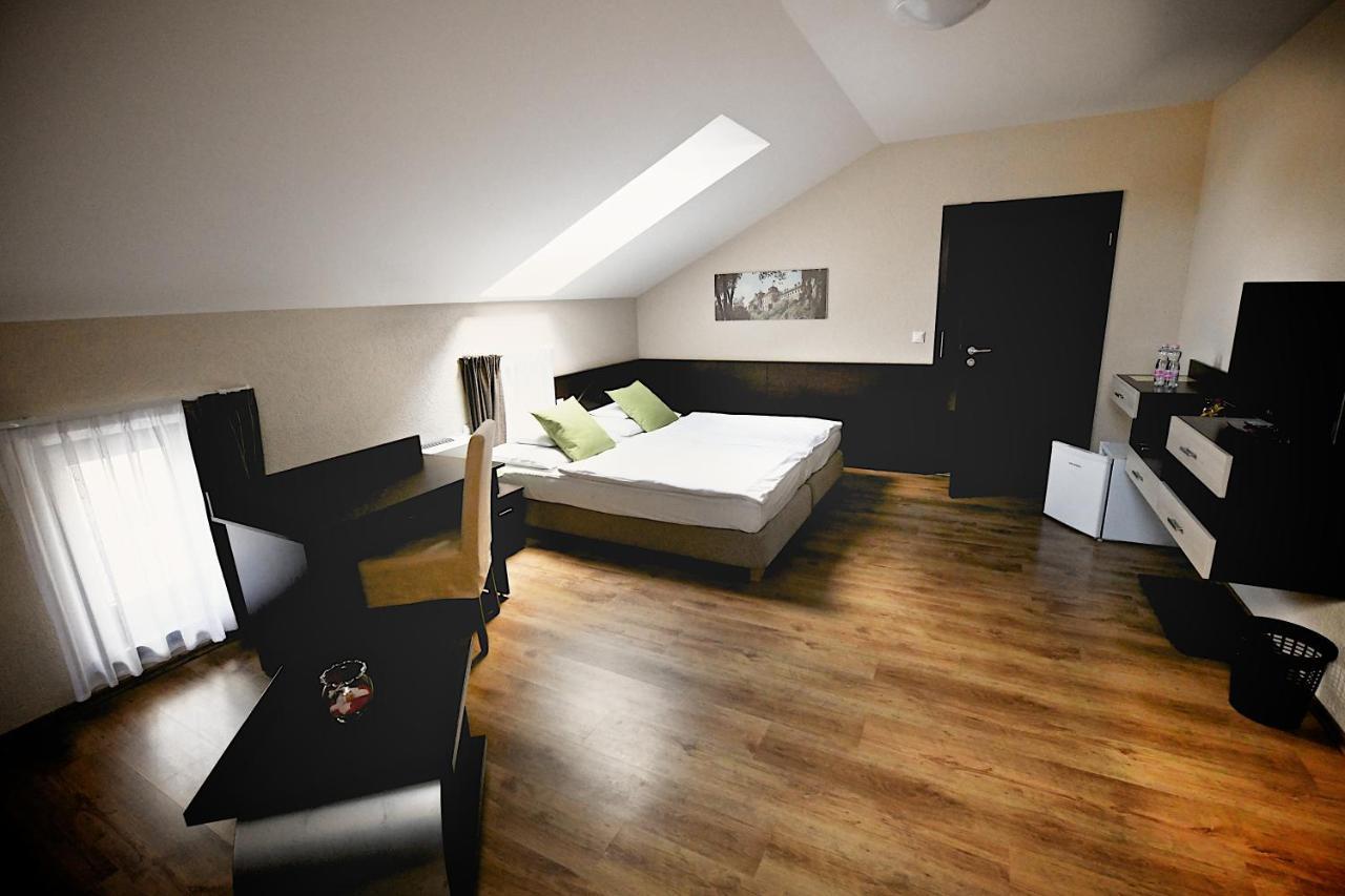 Ezuesthid Hotel Veszprém Exteriér fotografie
